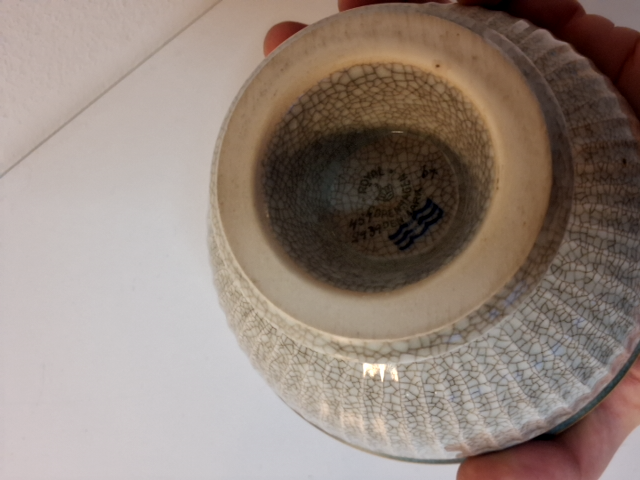 Kongelig porcelæns skål med låg
